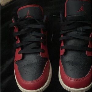 JORDAN 1 LOWS “REVERSE BREDS”